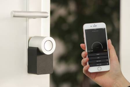 Revolutionizing Our Lives: 3 Impacts of Smart Technology Trends