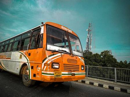 The 5 Most Iconic (Non-Standard) Buses Globally